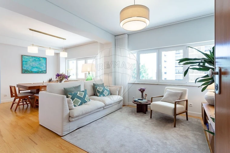 Apartamento T2 para Venda em Alvalade Foto 5