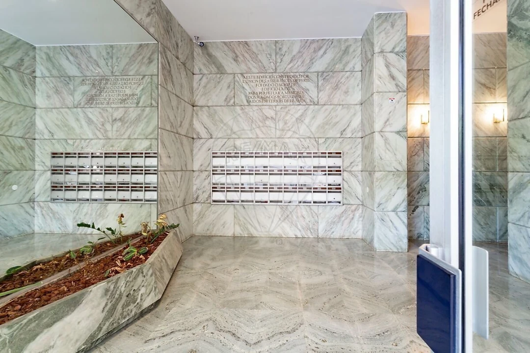 Apartamento T2 para Venda em Alvalade Foto 31