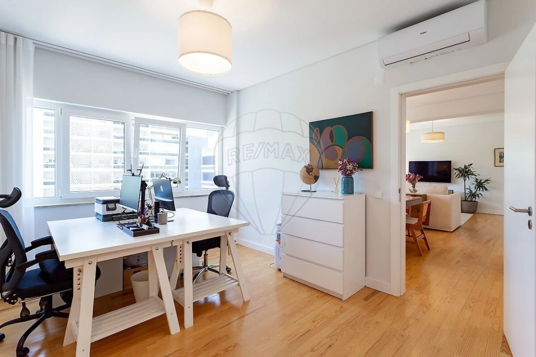 Apartamento T2 para Venda em Alvalade Foto 10