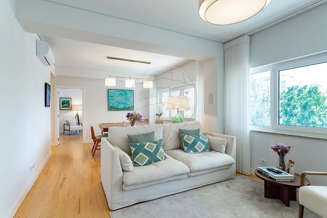 Apartamento T2 para Venda em Alvalade Foto 3