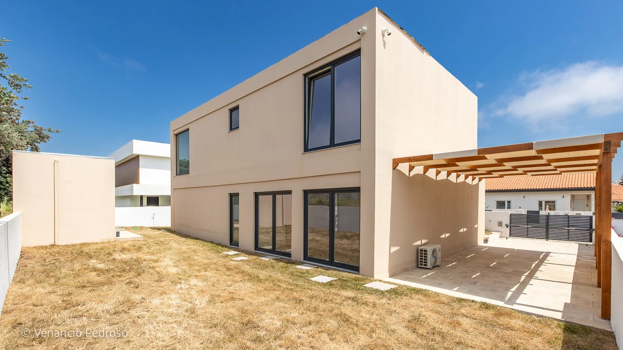Moradia T3 para Venda em Encarnação Foto 3