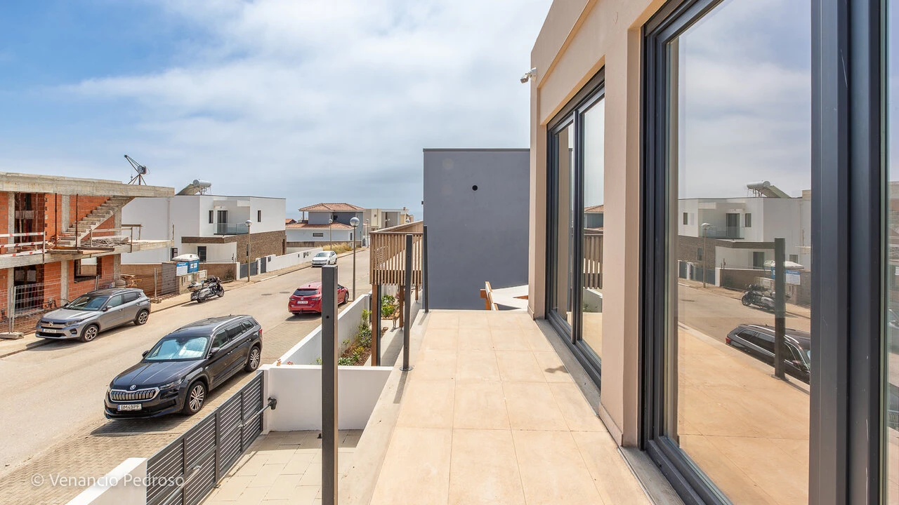 Moradia T3 para Venda em Encarnação Foto 25
