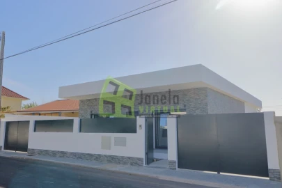 Moradia T3 para Venda em Fernao Ferro