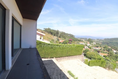 Moradia T4 para Venda em Carreiras (São Miguel) e Carreiras (Santiago)