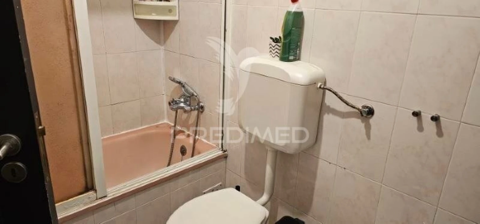 Apartamento T1 para Venda em Rio de Mouro Foto 5