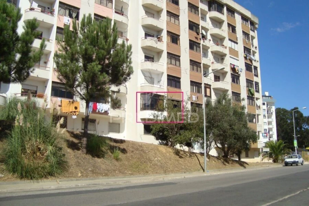 Apartamento T1 para Venda em Rio de Mouro Foto 1