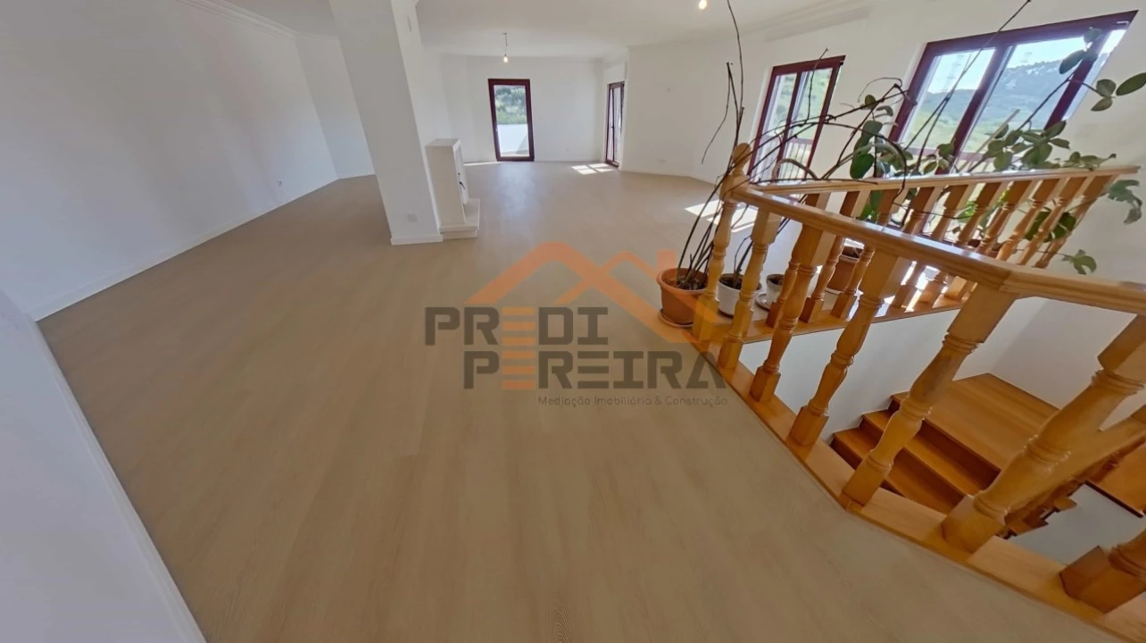 Apartamento T3 para Venda em Casal de Cambra Foto 2