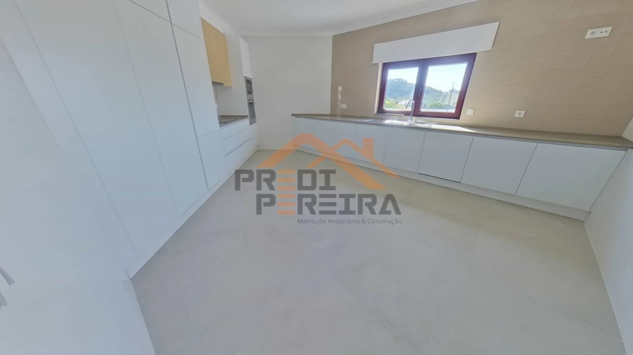 Apartamento T3 para Venda em Casal de Cambra Foto 11