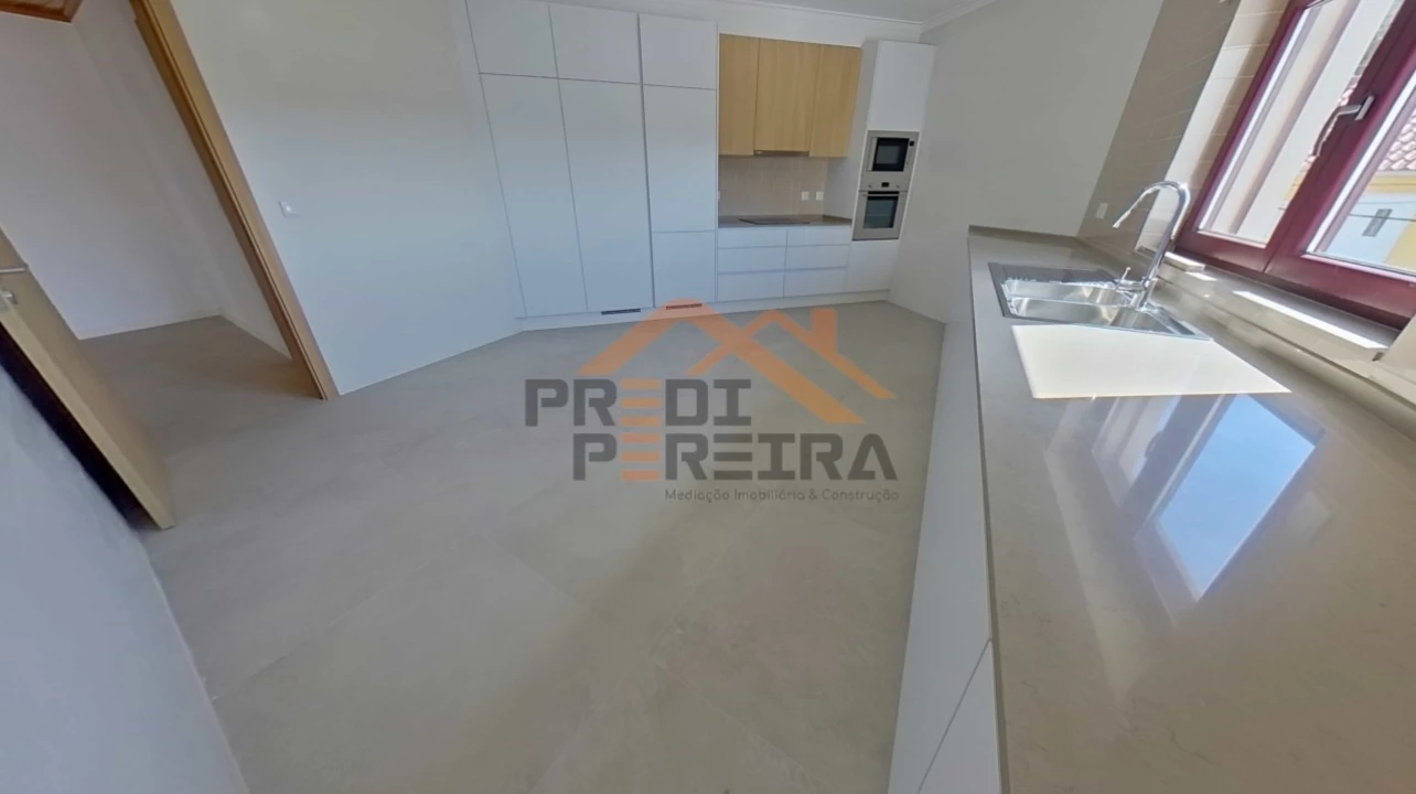Apartamento T3 para Venda em Casal de Cambra Foto 12