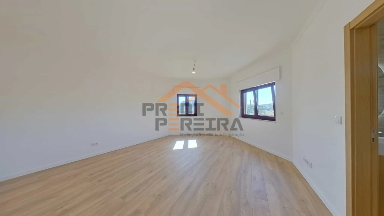 Apartamento T3 para Venda em Casal de Cambra Foto 52