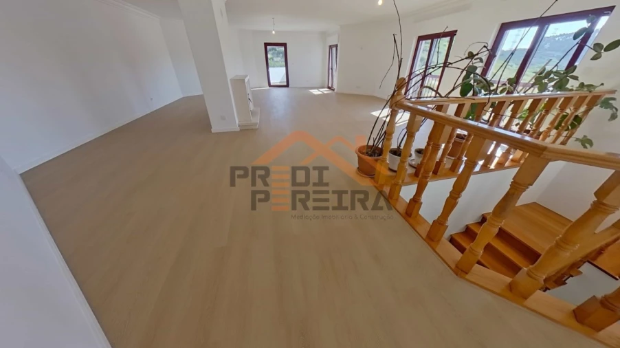 Apartamento T3 para Venda em Casal de Cambra Foto 2
