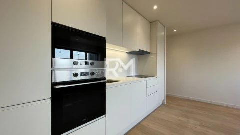 Apartamento T2 para Arrendamento em Campanhã