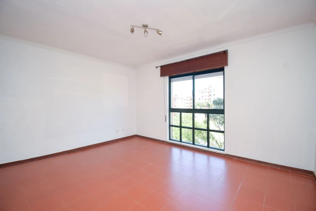 Apartamento T2 para Venda em Algueirão-Mem Martins Foto 1