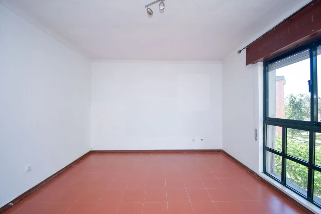 Apartamento T2 para Venda em Algueirão-Mem Martins Foto 2