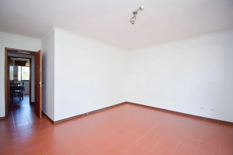 Apartamento T2 para Venda em Algueirão-Mem Martins Foto 3