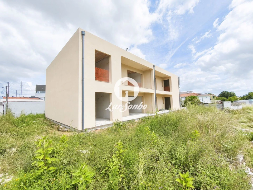 Apartamento T2 para Venda em Manhente Foto 1