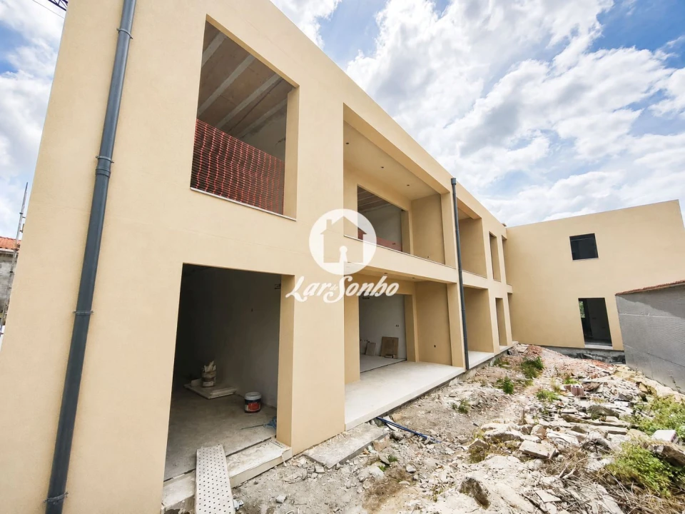 Apartamento T1 para Venda em Manhente Foto 1