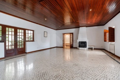 Moradia T5 para Venda em Nossa Senhora do Pópulo, Coto e São Gregório