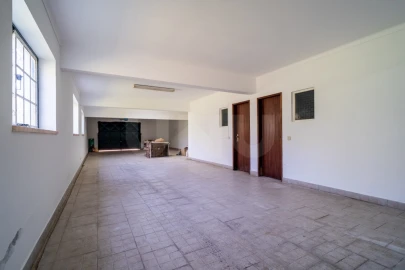 Moradia T5 para Venda em Nossa Senhora do Pópulo, Coto e São Gregório
