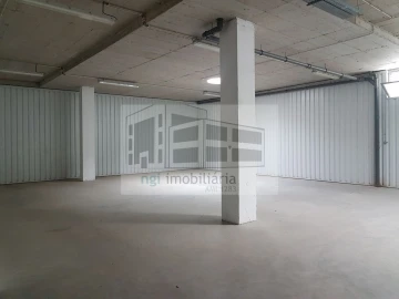 Loja para Arrendamento em Póvoa de Santa Iria e Forte da Casa