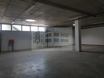 Loja para Arrendamento em Póvoa de Santa Iria e Forte da Casa