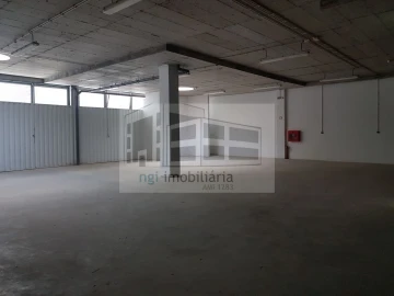 Loja para Arrendamento em Póvoa de Santa Iria e Forte da Casa