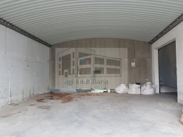 Loja para Arrendamento em Póvoa de Santa Iria e Forte da Casa