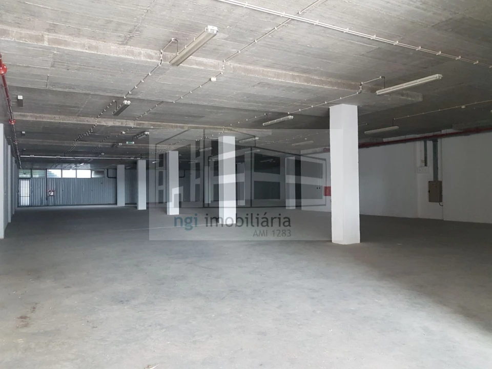 Loja para Arrendamento em Póvoa de Santa Iria e Forte da Casa Foto 1