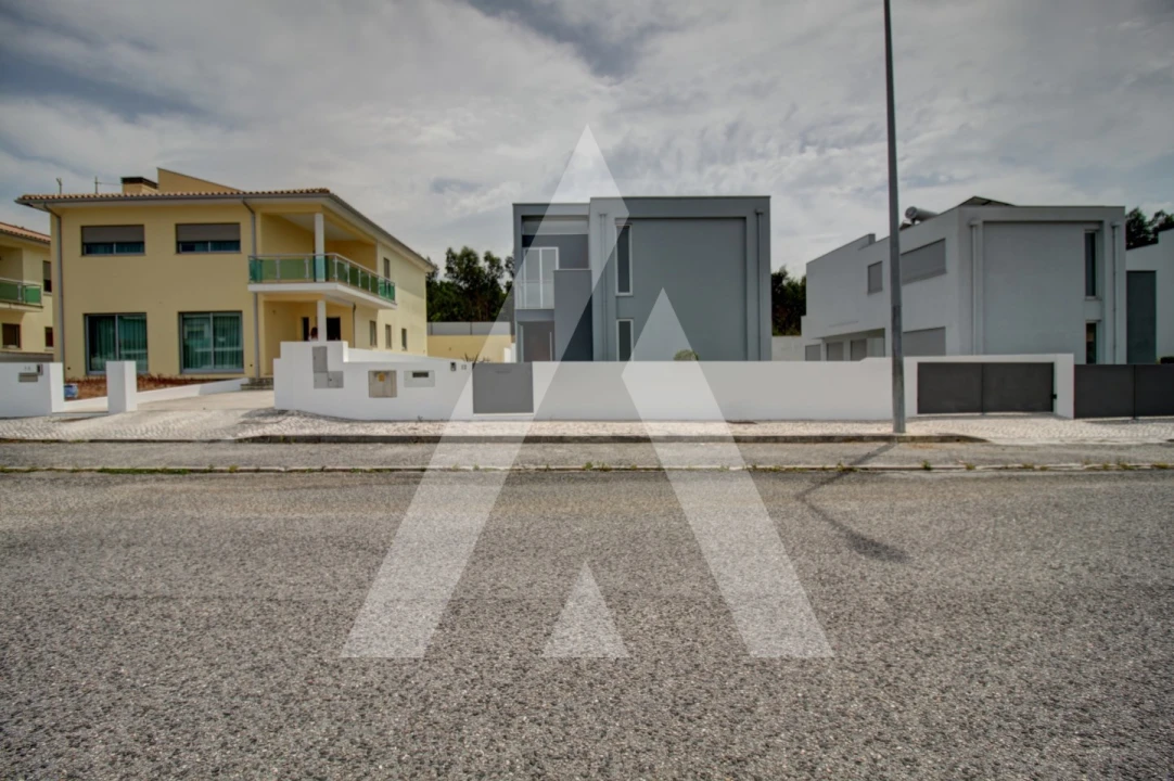 Moradia T4 para Venda em Lavos Foto 4