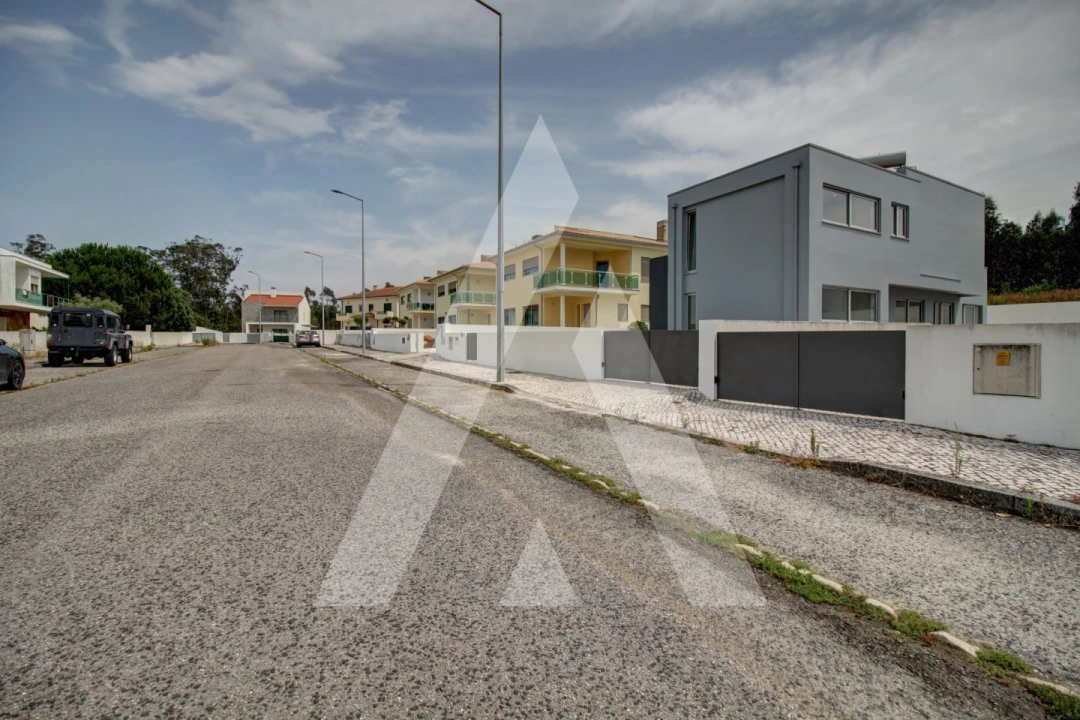 Moradia T4 para Venda em Lavos Foto 5
