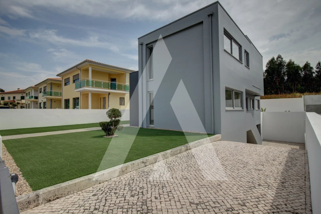 Moradia T4 para Venda em Lavos Foto 2