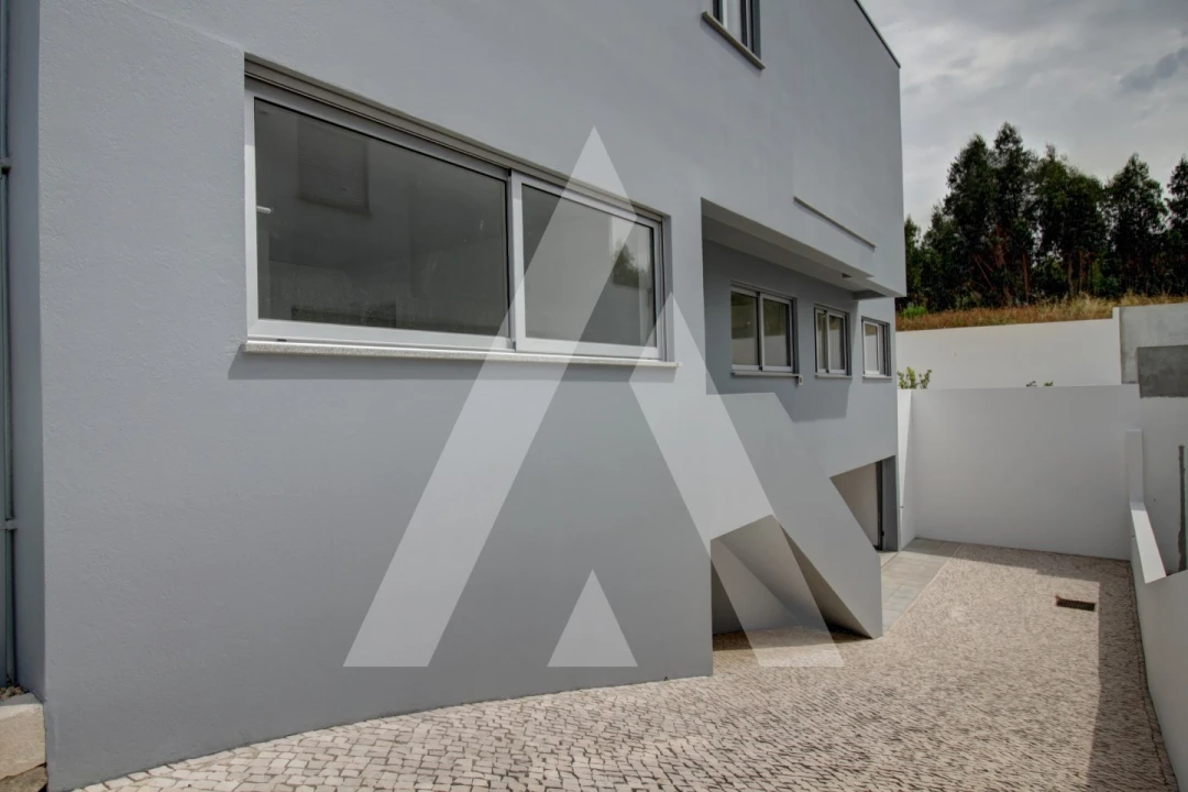 Moradia T4 para Venda em Lavos Foto 6