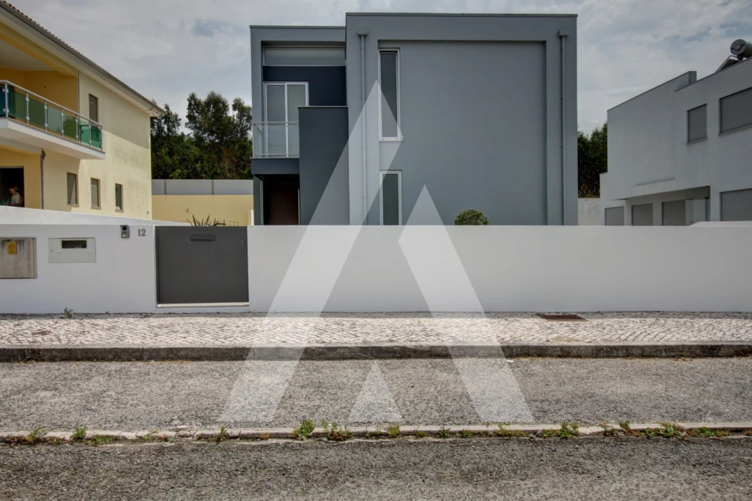 Moradia T4 para Venda em Lavos Foto 2