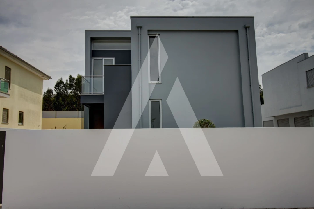 Moradia T4 para Venda em Lavos Foto 3