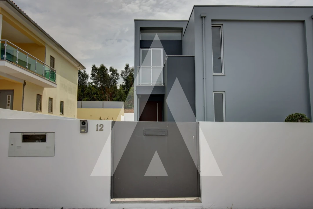 Moradia T4 para Venda em Lavos Foto 4