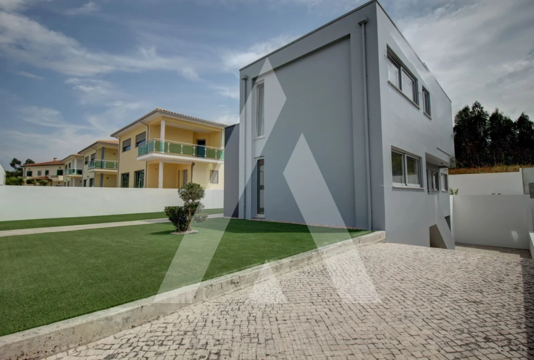 Moradia T4 para Venda em Lavos Foto 10