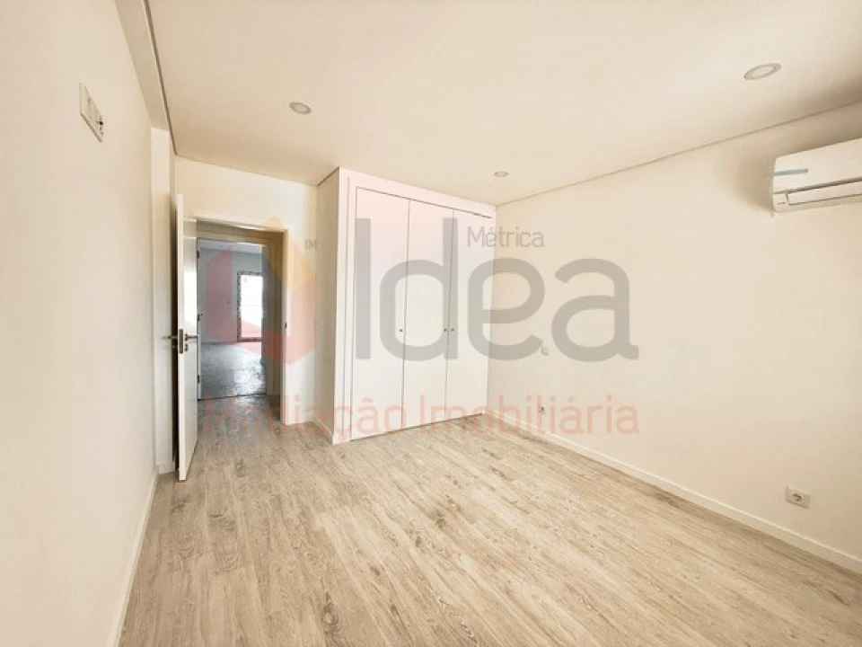Apartamento T3 para Venda em Seixal, Arrentela e Aldeia de Paio Pires Foto 13