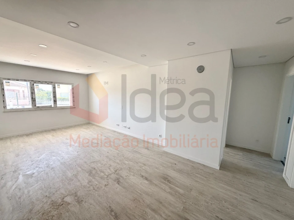 Apartamento T3 para Venda em Seixal, Arrentela e Aldeia de Paio Pires Foto 10