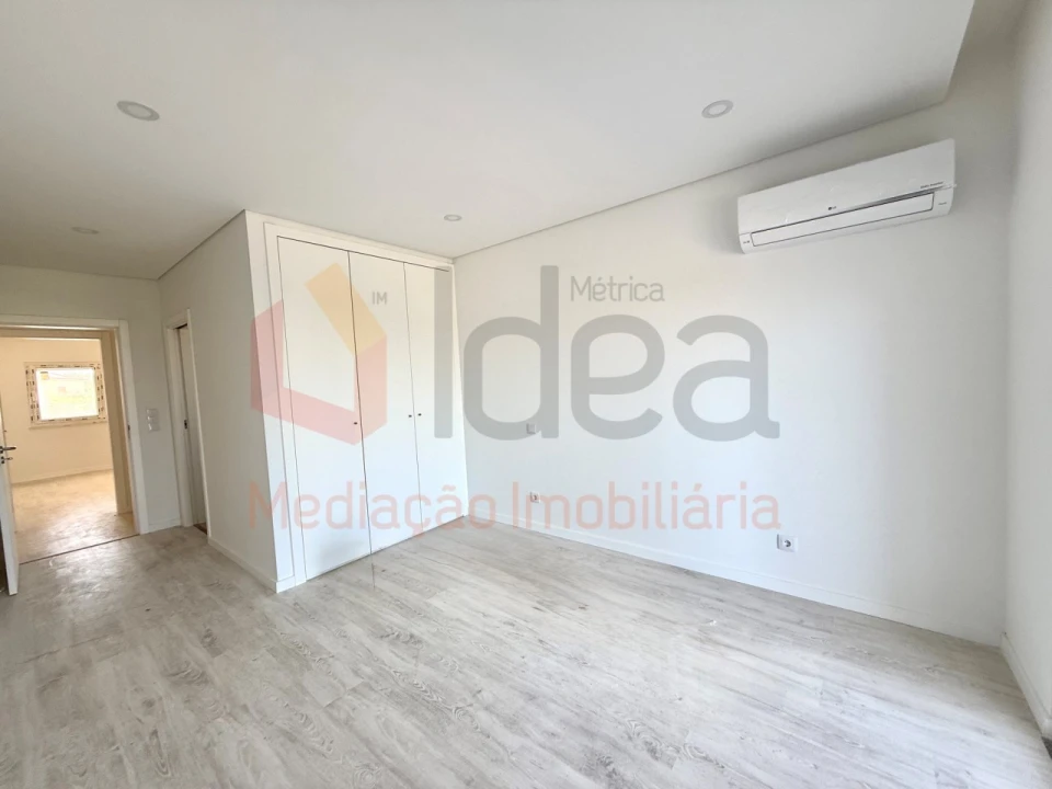 Apartamento T3 para Venda em Seixal, Arrentela e Aldeia de Paio Pires Foto 15