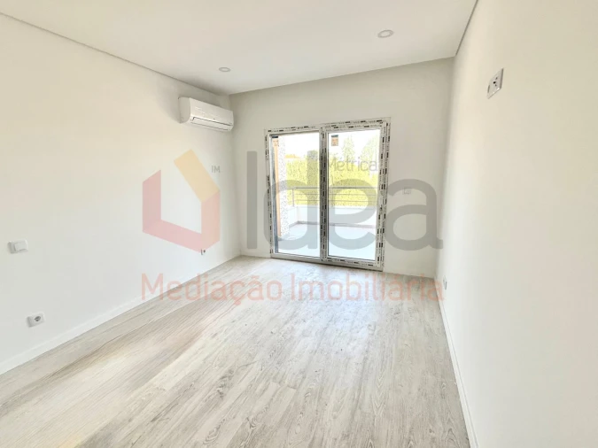 Apartamento T3 para Venda em Seixal, Arrentela e Aldeia de Paio Pires Foto 14