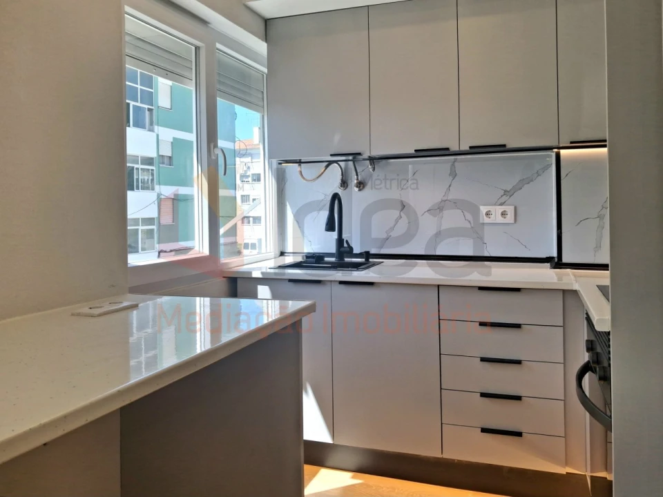 Apartamento T3 para Venda em Amora Foto 7