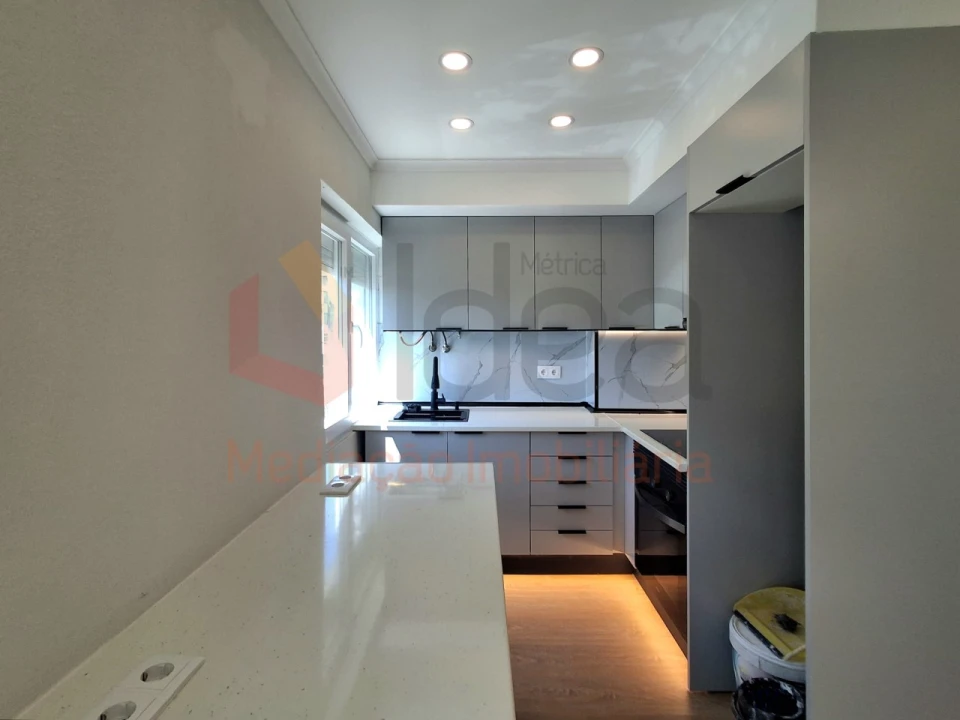 Apartamento T3 para Venda em Amora Foto 3