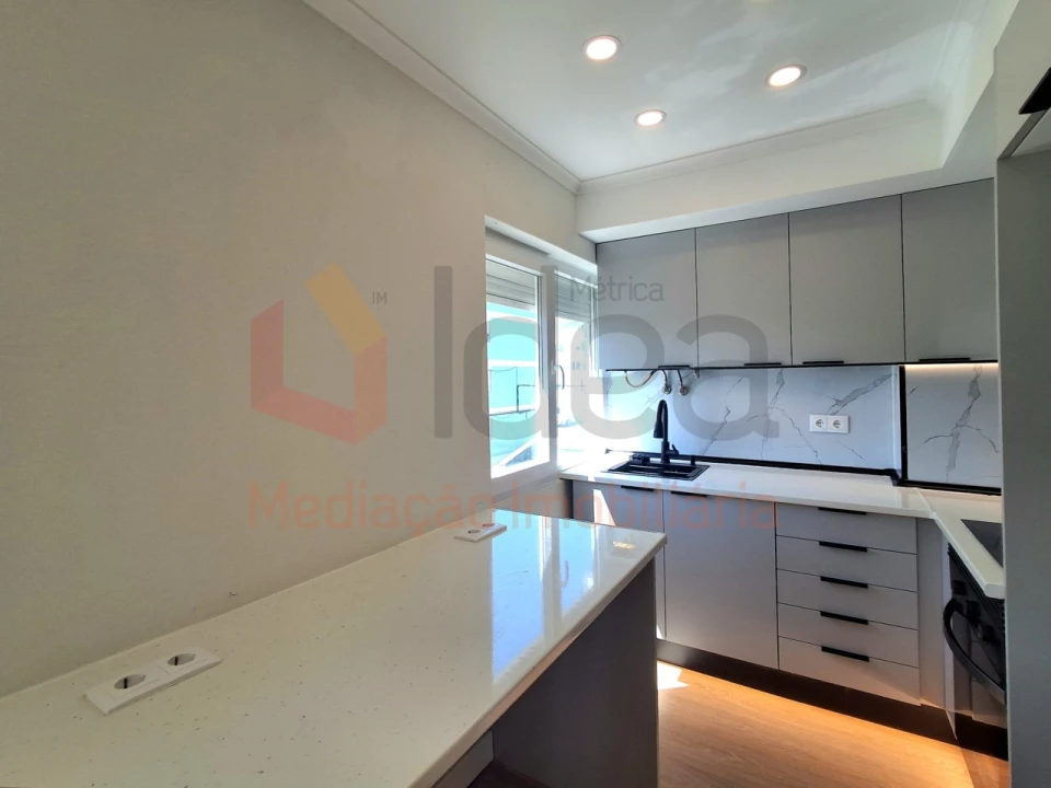Apartamento T3 para Venda em Amora Foto 2