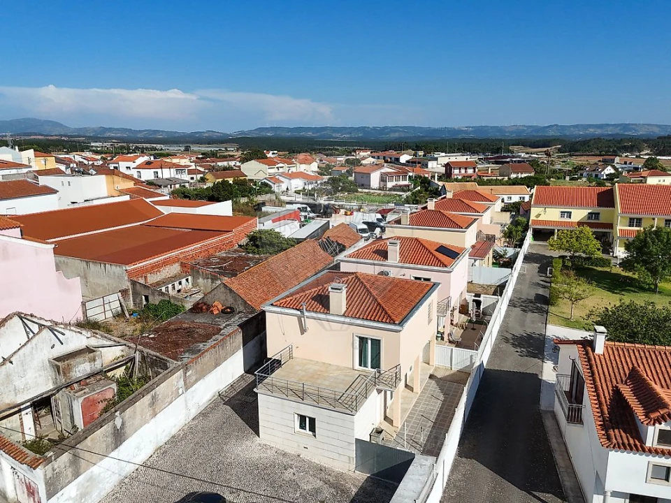Moradia T2 para Venda em Campelos e Outeiro da Cabeça Foto 2