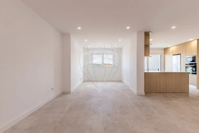 Apartamento T3 para Venda em Santa Maria, São Pedro e Matacães