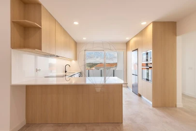 Apartamento T3 para Venda em Santa Maria, São Pedro e Matacães