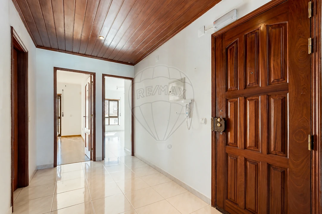 Apartamento T2 para Venda em Baixa da Banheira e Vale da Amoreira Foto 1