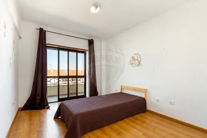Apartamento T2 para Venda em Baixa da Banheira e Vale da Amoreira