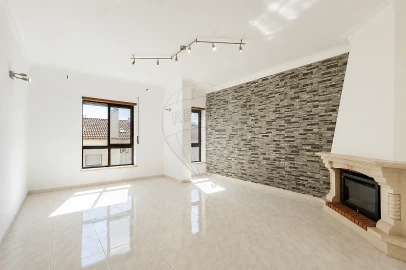 Apartamento T2 para Venda em Baixa da Banheira e Vale da Amoreira