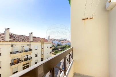 Apartamento T2 para Venda em Baixa da Banheira e Vale da Amoreira